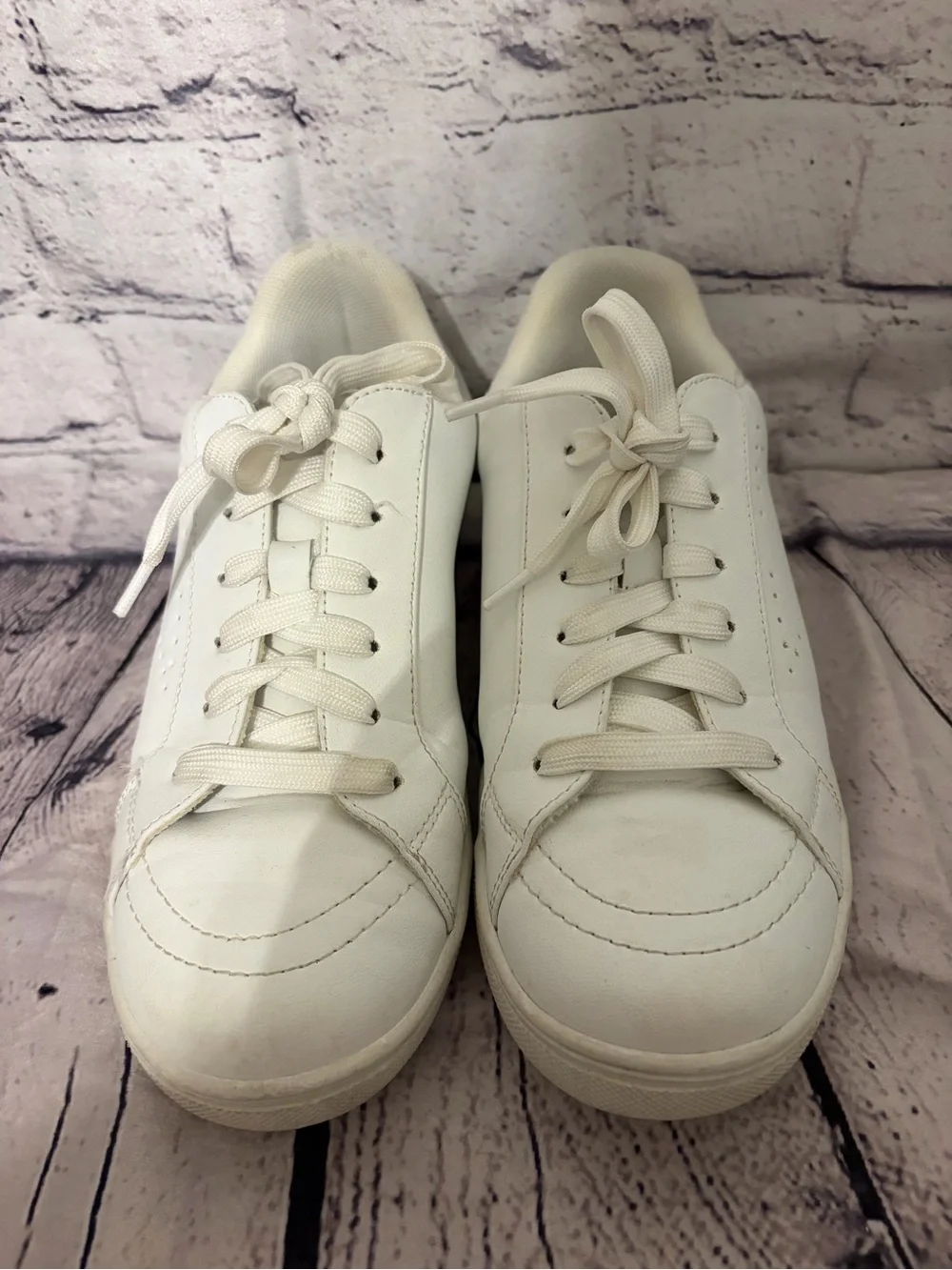 Girls White Shoes Size 4